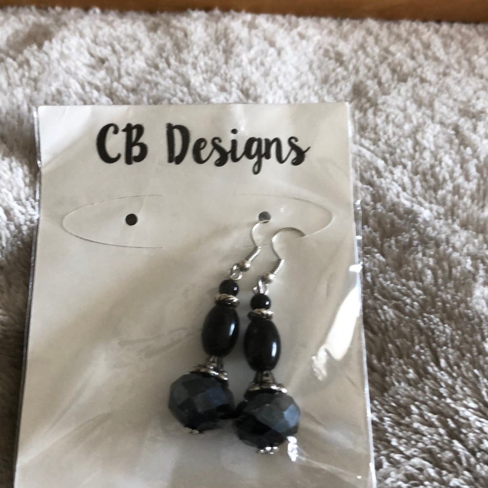 Dangling stone earrings